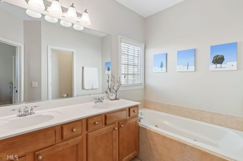 5282 Kershaw Ct, Atlanta GA 30339-6711 exterior