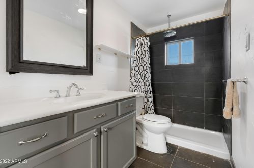 2515 10 St, Phoenix AZ 85020-5821 exterior