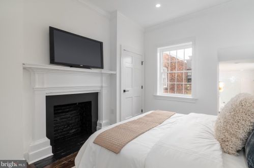 111 Prince St, Alexandria VA 22314-2934 exterior