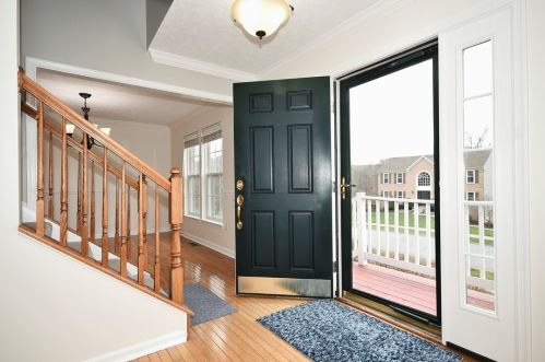 6025 Hawthorn Dr, Moon Twp, PA 15108-9065