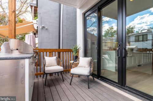 1744 T St, Washington DC 20009-7102 exterior