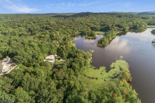 7 Cove Ln, Kinnelon, NJ 07405-2469