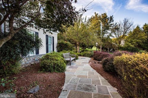 13606 Mt Prospect Dr, Rockville MD 20850-3510 exterior