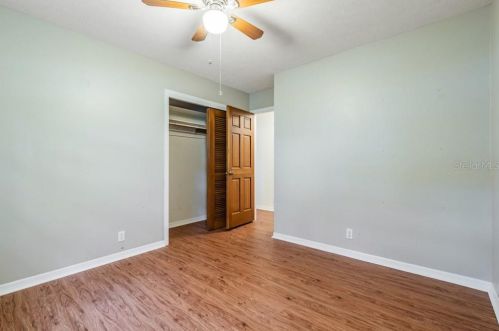 528 Crestover Dr, Tampa FL 33617-3852 exterior