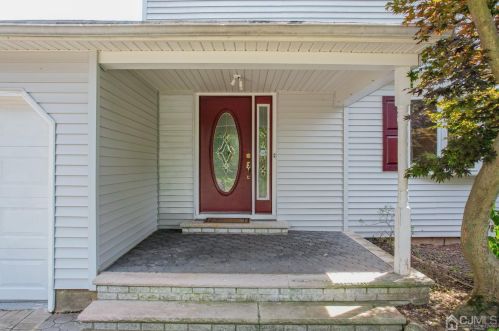 35 Sandalwood Dr, Edison NJ 08820-1249 exterior