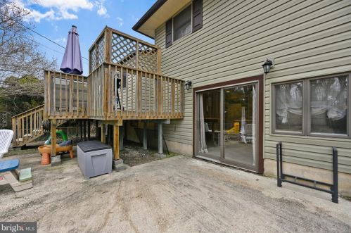 548 Crestpark Dr, Glen Burnie MD 21061-5102 exterior