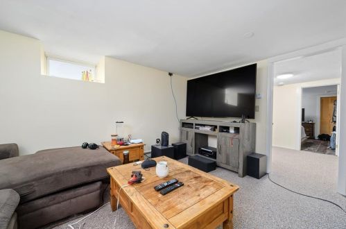 82 Ave B, Woonsocket RI 02895-6262 exterior