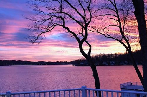 7 Elba Ave, Hopatcong NJ  07843-1807 exterior