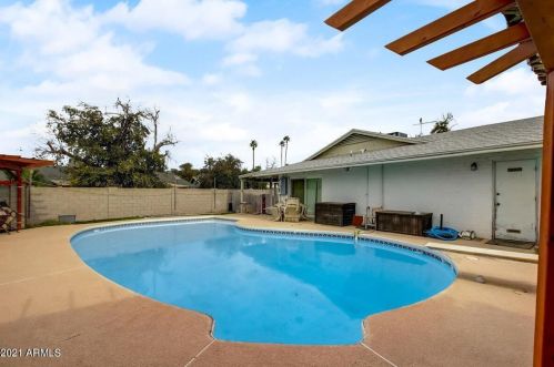 3326 Evans Dr, Phoenix AZ 85032-5575 exterior