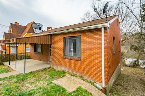 1948 Dartmore St, Pittsburgh, PA 15210-4006