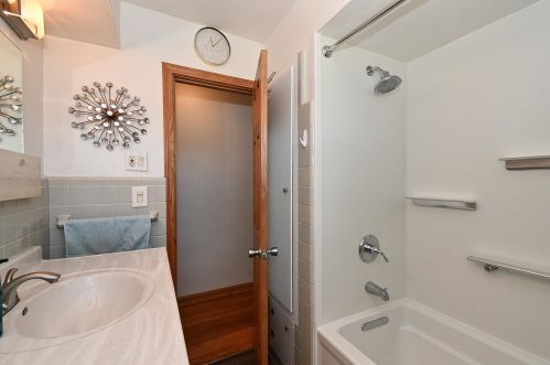 2965 99, Milwaukee WI 53227-3674 exterior