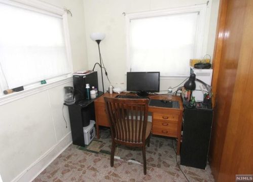 95 Clinton Pl, East Rutherford NJ 07073-1323 exterior