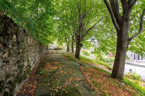 235 Warren St, Brookline MA 02445-5942 exterior