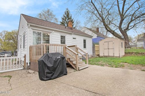 822 Royal Oak St, Wyoming MI exterior