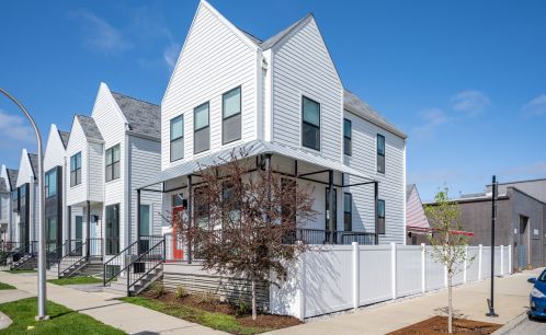 4400 Waveland Ave, Chicago, IL 60641-3056