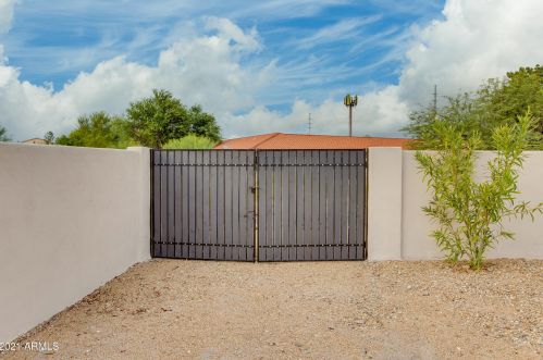 9919 47th Pl, Phoenix AZ  85028-4242 exterior