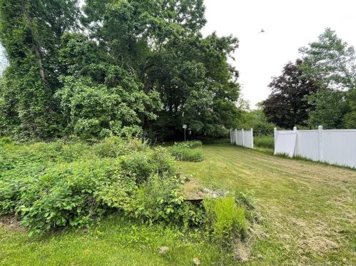 437 Putnam Rd, Killingly CT 06239-2005 exterior