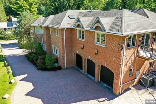 3 Pne Ter, Demarest NJ 07627-1214 exterior