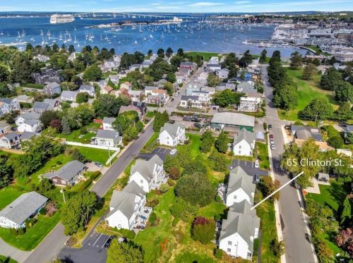 65 Clinton St, Middletown, RI 02840-3906