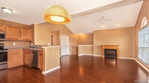 16855 Dover Dr, Northville MI 48168-6505 exterior