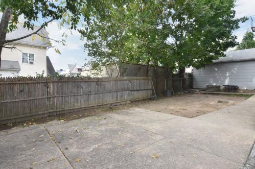 132 Rich Ave, Mount Vernon NY 10550-1511 exterior