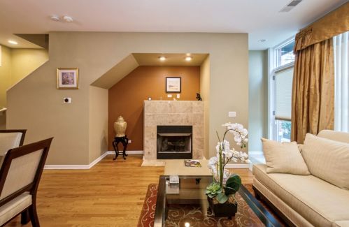 931 Kingsbury St, Chicago IL 60610-7431 exterior