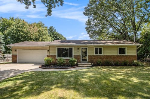 8735 12th St, Kalamazoo, MI 49009-9086