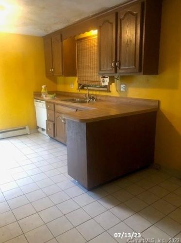 23 Lancer Dr, Enfield CT 06082-1932 exterior