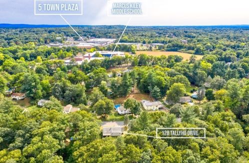 128 Tallyho Dr, Springfield MA  01118-1944 exterior