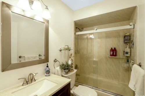 4 Barley Pl, Commack NY 11725-1412 exterior