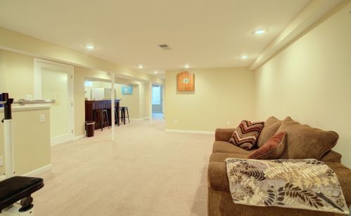 1516 Southlawn Dr, Wyoming MI exterior