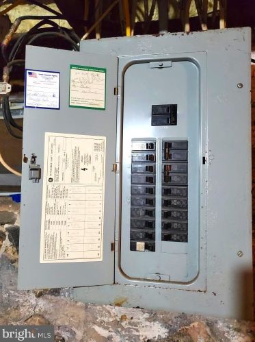 27 8th St, Chester PA 19013-6018 exterior