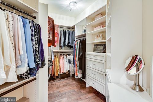 1339 Mayflower Dr, Mc Lean VA 22101-5612 exterior