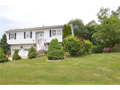 7 Beers Dr, Middletown, NY 10940-4241