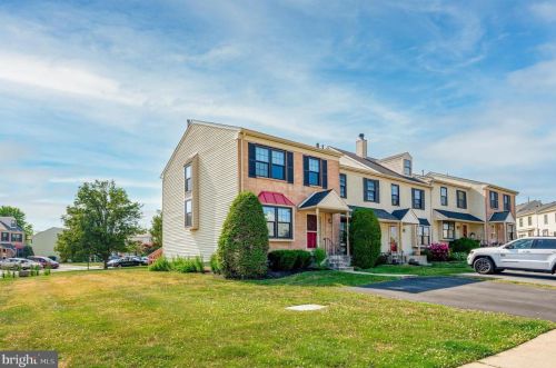 111 Bradbury Rd, Chester, PA 19015-1406