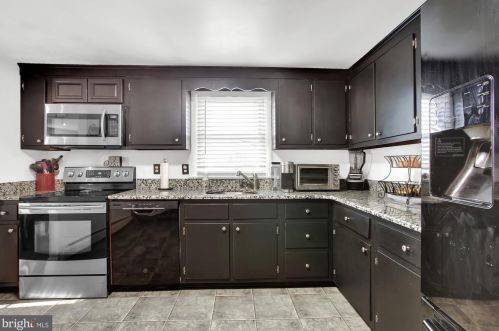 1243 Crestwood Dr, Pottstown PA 19464-2931 exterior