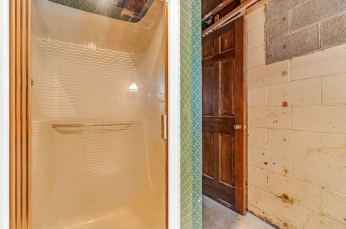 2374 Jenkinson Dr, Pittsburgh PA  15237-6620 exterior