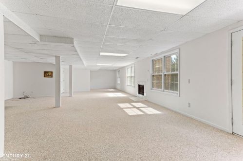 1050 Pointe Pl Blvd, Rochester MI 48307-1794 exterior