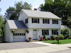 129 Fessenden St, Newton, MA 02460-1131