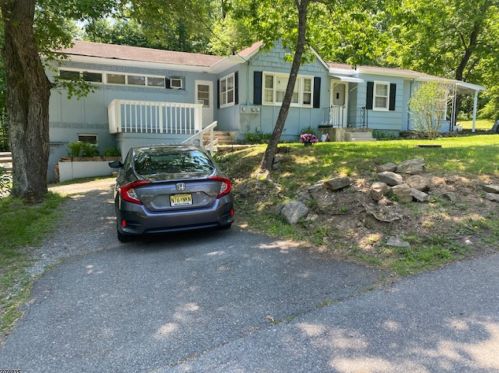 74 Old Brookside Rd, Dover, NJ 07869-3604