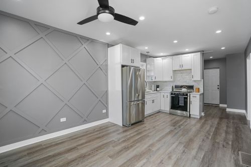 10219 Bensley Ave, Chicago IL 60617-6128 exterior