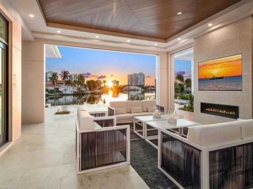 3841 Crayton Rd, Naples FL 34103-3528 exterior