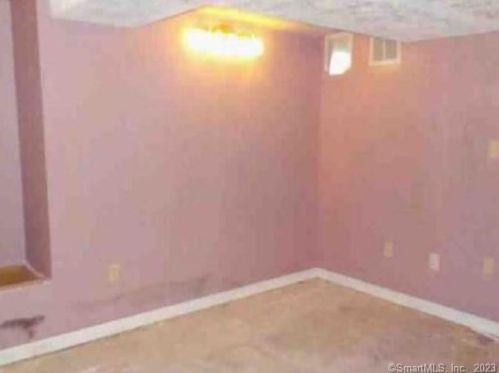 104 Grinnell St, Milford CT 06461-2406 exterior