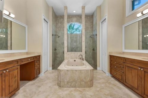 14705 Beaufort Cir, Naples FL 34119-4829 exterior