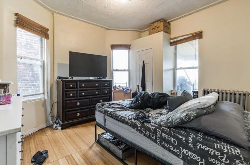 585 Van Nest Ave, Bronx NY 10462-3937 exterior