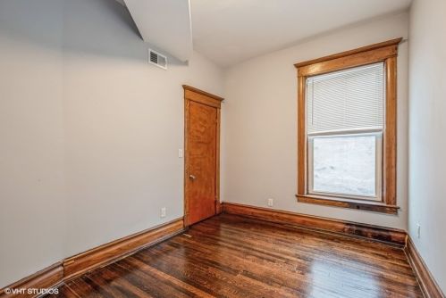 5327 Michigan Ave, Chicago IL 60615-4625 exterior