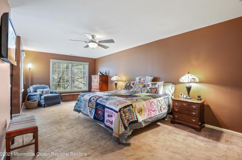 142 Beechwood Dr, Red Bank NJ 07702 exterior