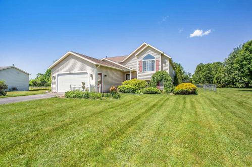 16455 Antler Dr, Cedar Springs, MI 49319-8113