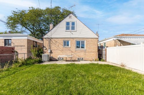 5005 Kilpatrick Ave, Chicago IL 60652-2010 exterior