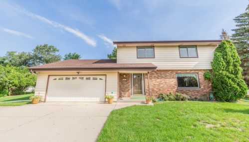 12200 Squire Ave, Milwaukee, WI 53228-3035